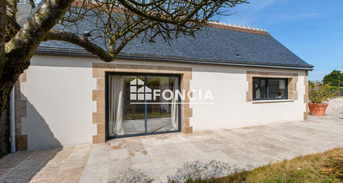 Commerce à NAZELLES-NEGRON