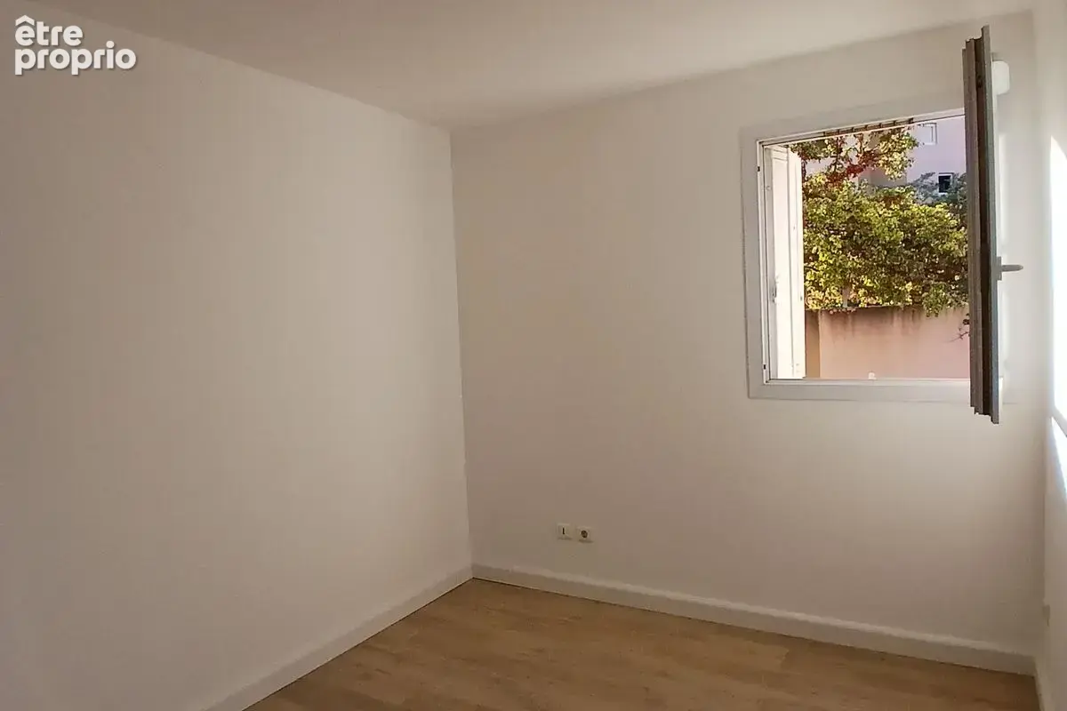 T5 E02660029L - Dans petite copropriété spacieux T5 de 98m² avec jardin de 93m² proche calanques - photo 10