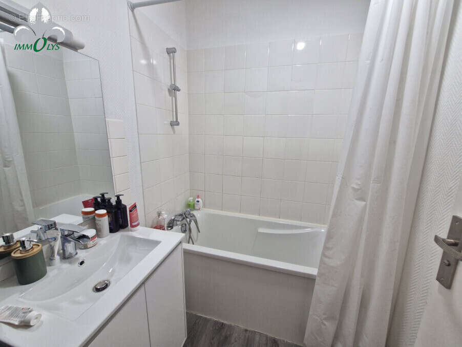 Appartement à LES BORDES