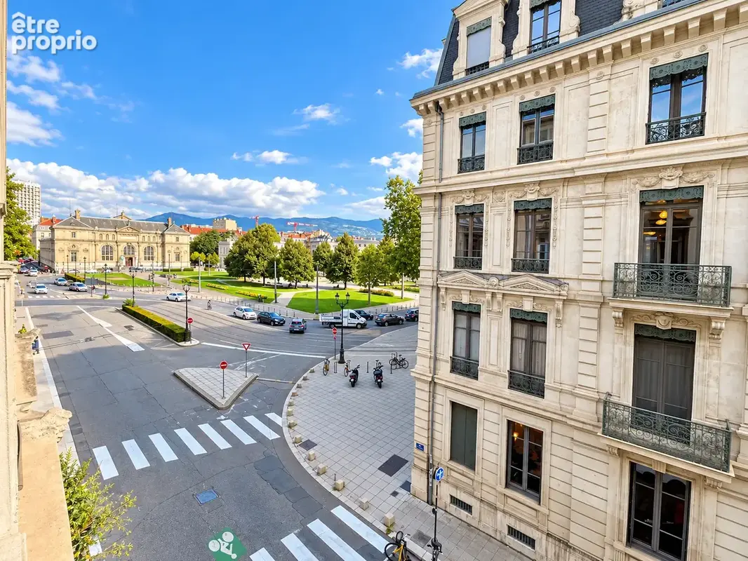 Photo Commerce à Grenoble au prix de 430 000€