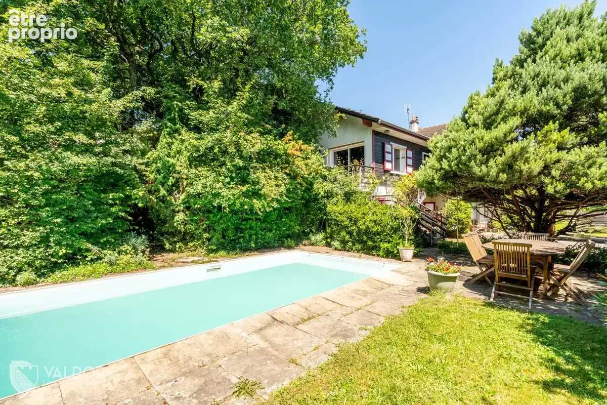 Dardilly – Chalet familial de 7 pièces avec piscine et jardin paysager - photo 2
