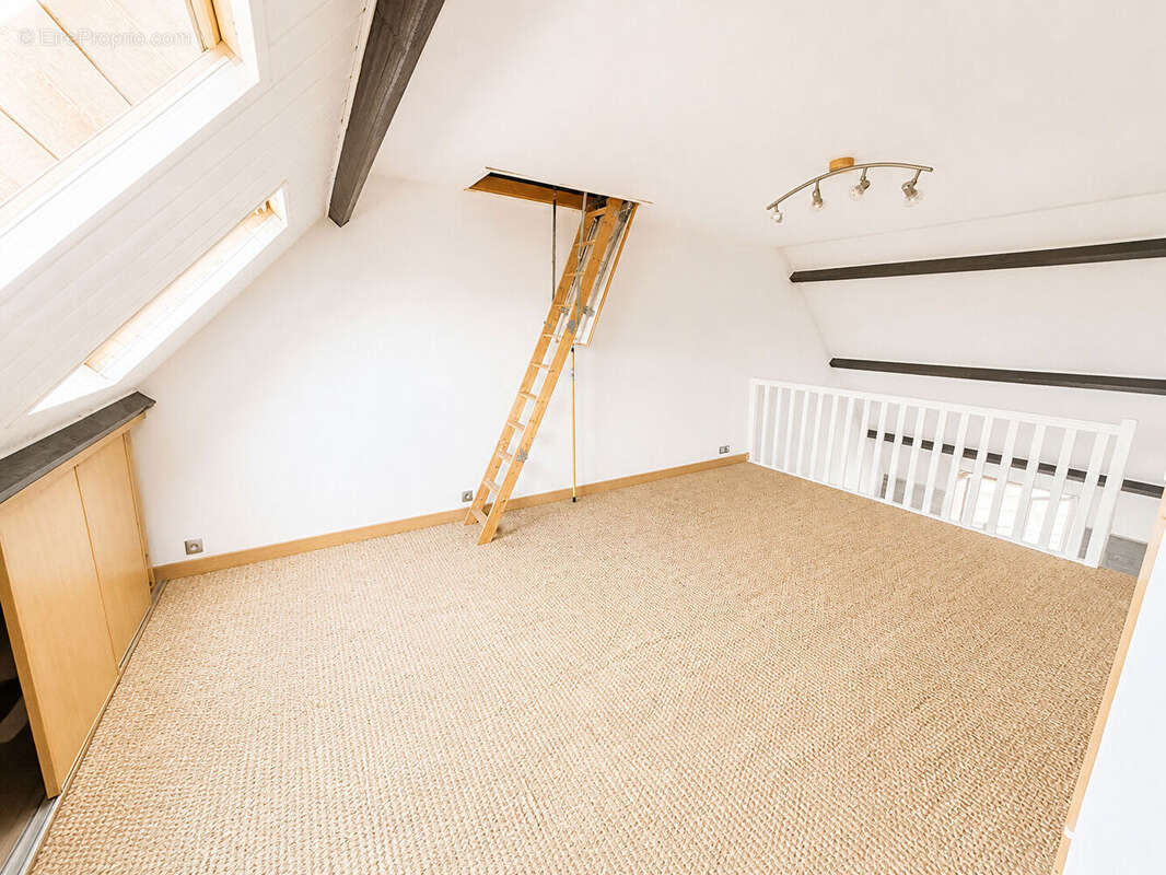 Appartement à LAMORLAYE