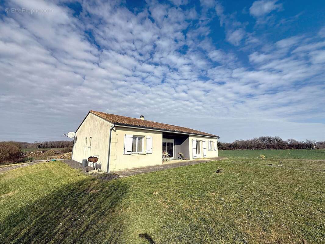 Maison à SAINT-PROJET-SAINT-CONSTANT