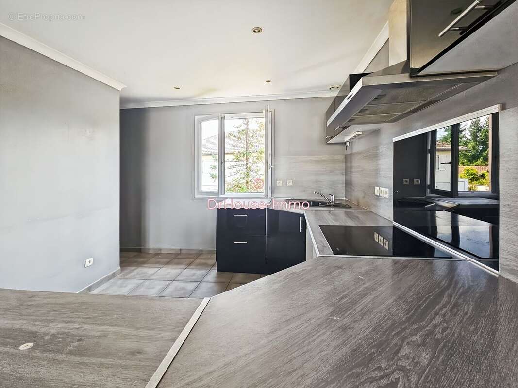 Maison à MONTROND-LES-BAINS