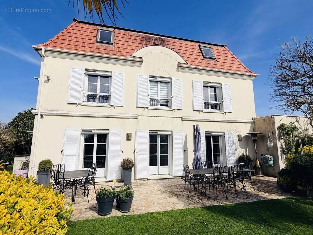 Maison à OZOIR-LA-FERRIERE