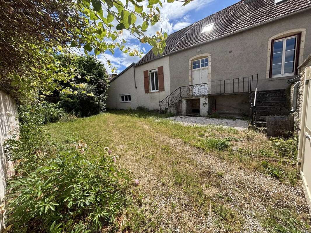 Maison en pierre 3 chambres avec jardin - photo 10