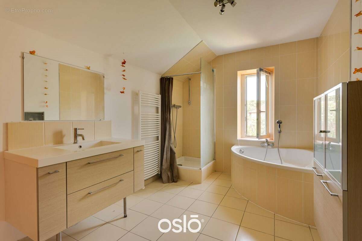 Maison 167 m² à Roche-Lez-Beaupre  - photo 9
