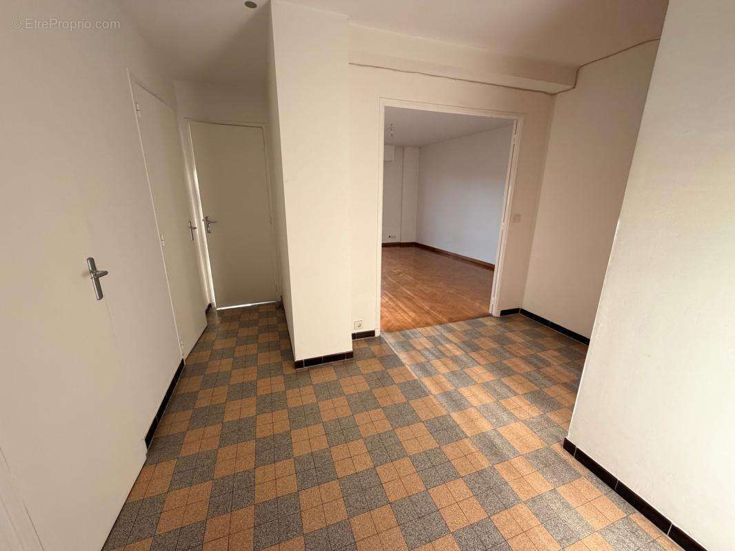 Appartement à MARSEILLE-4E