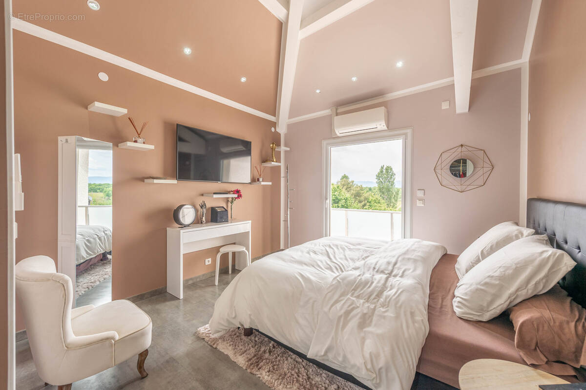 Maison à SAINT-CERGUES