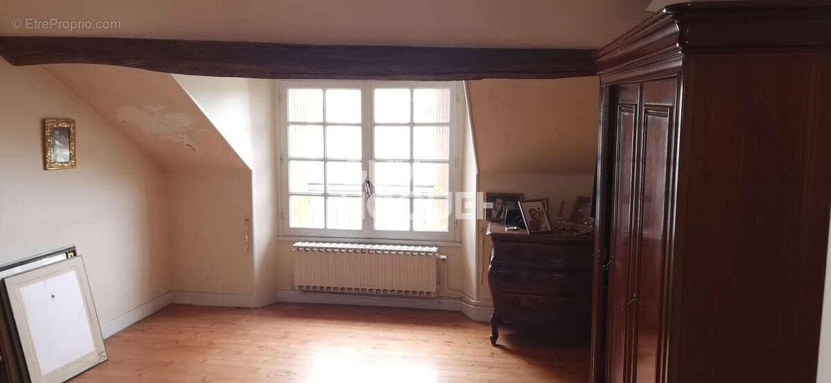 Maison à VENEUX-LES-SABLONS