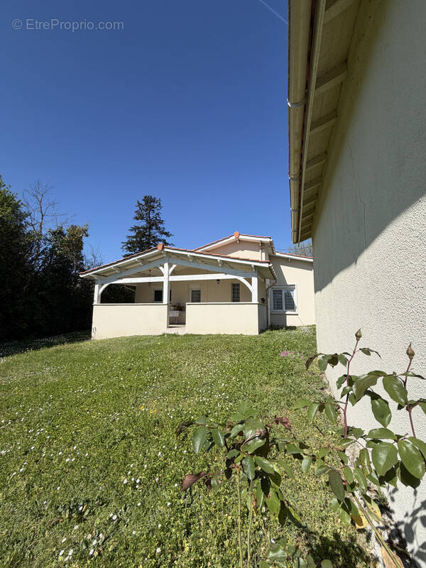 Maison à LA ROCHE-CHALAIS