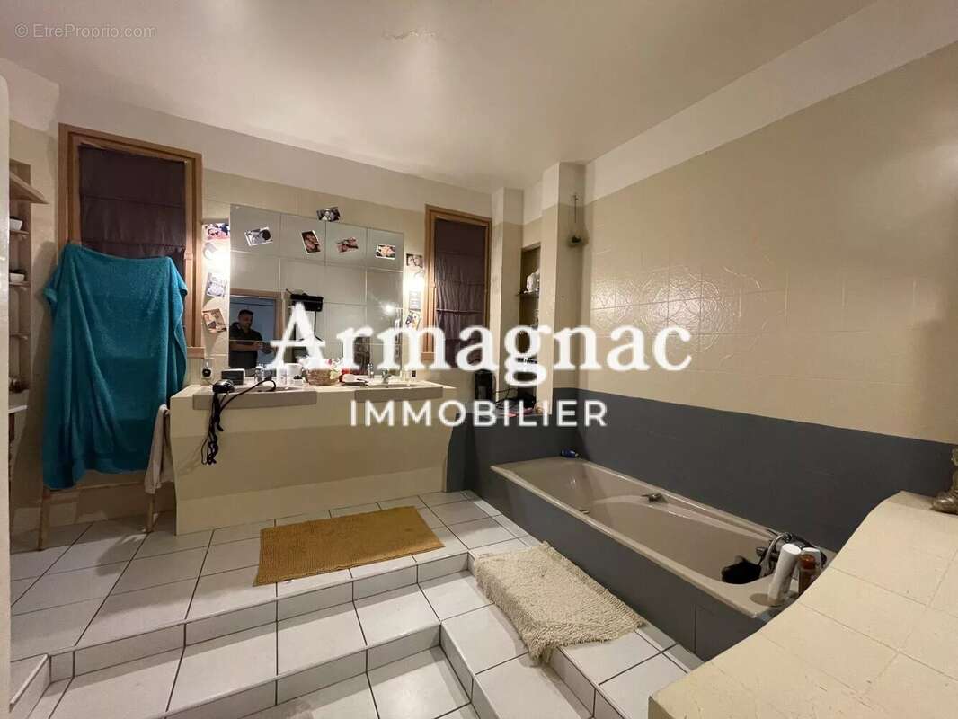 Maison à VIC-FEZENSAC