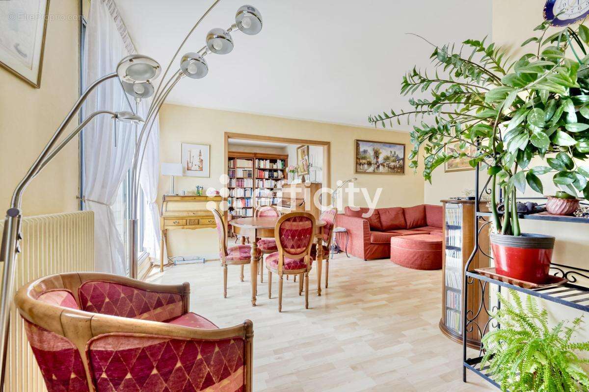 Appartement à MONTROUGE