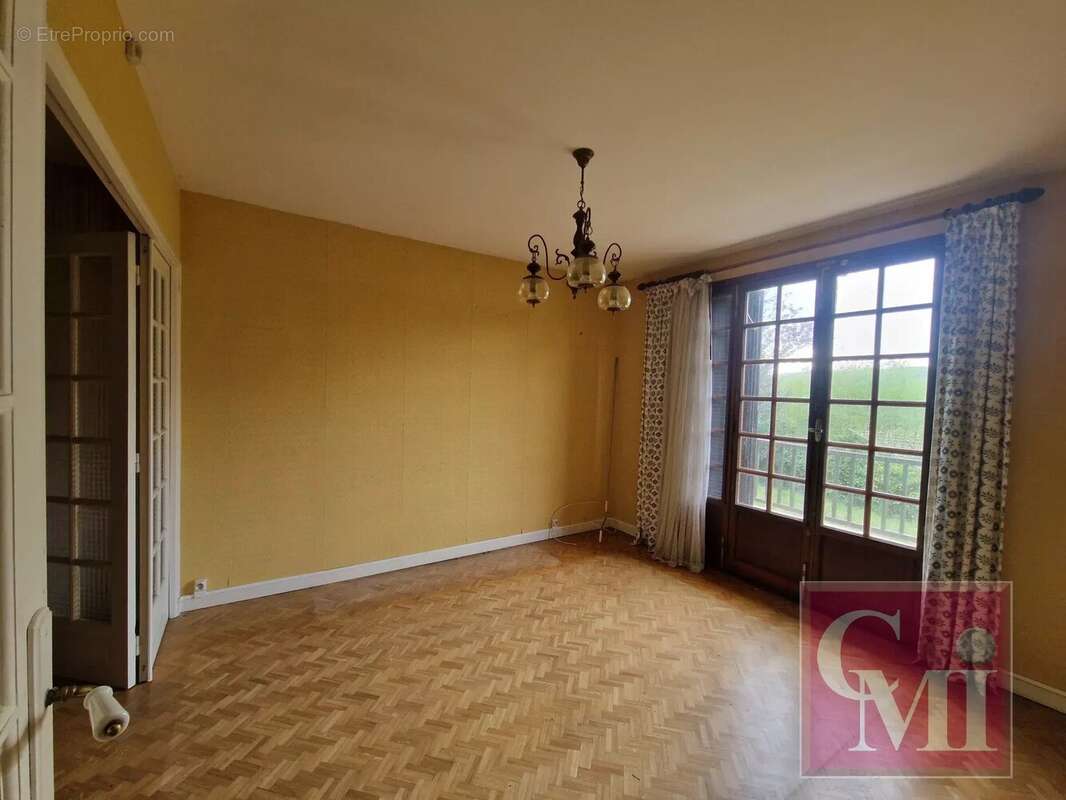 Maison à SAINT-CHERON