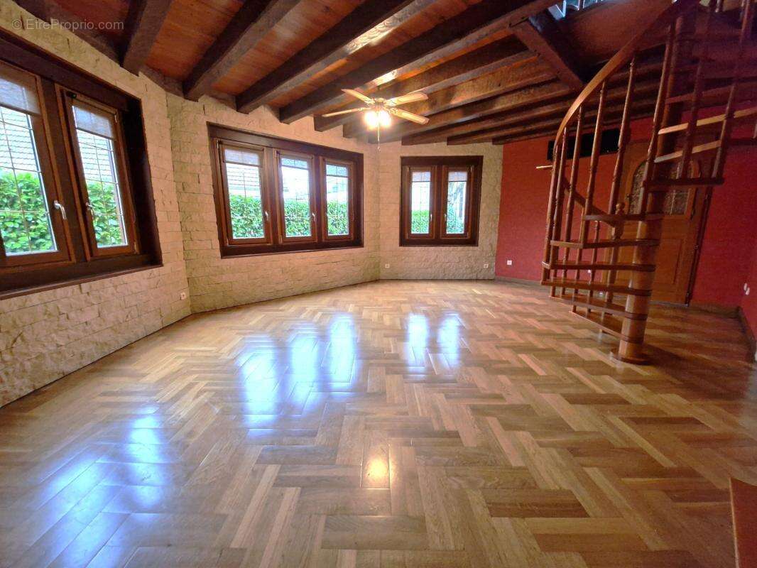 Maison à LE MESNIL-ESNARD