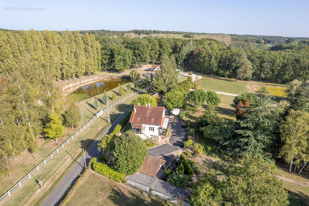 THÉNIOUX (18100) - Propriété de caractère avec parc, étang et dépendances - photo 14