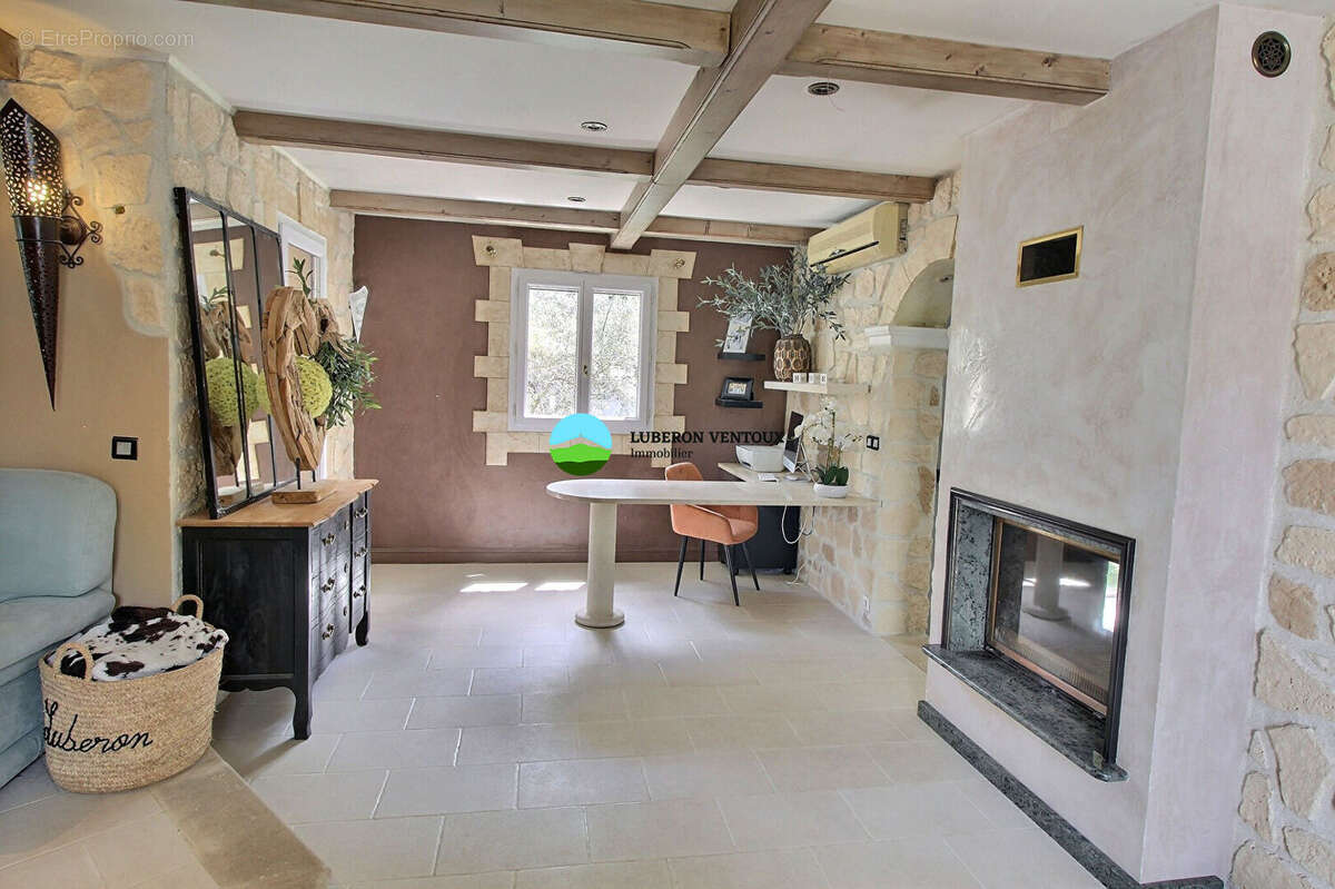 Maison  à Saint Didier, double séjour, 5 chambres, plus de 1000m² avec piscine. - photo 8