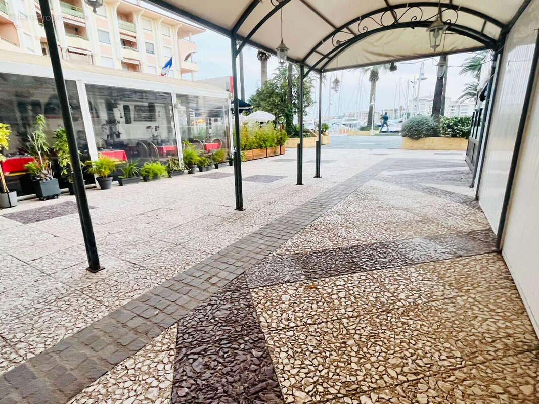 Commerce à FREJUS