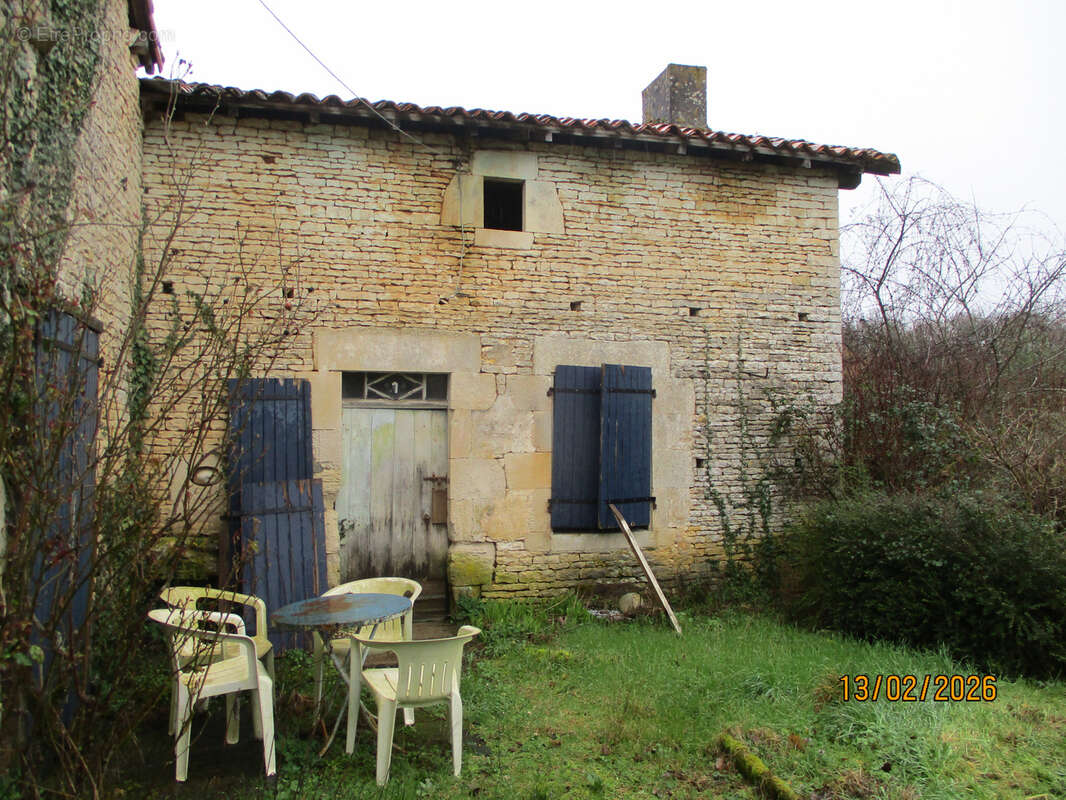 Ensemble immobilier de deux maisons. - photo 38