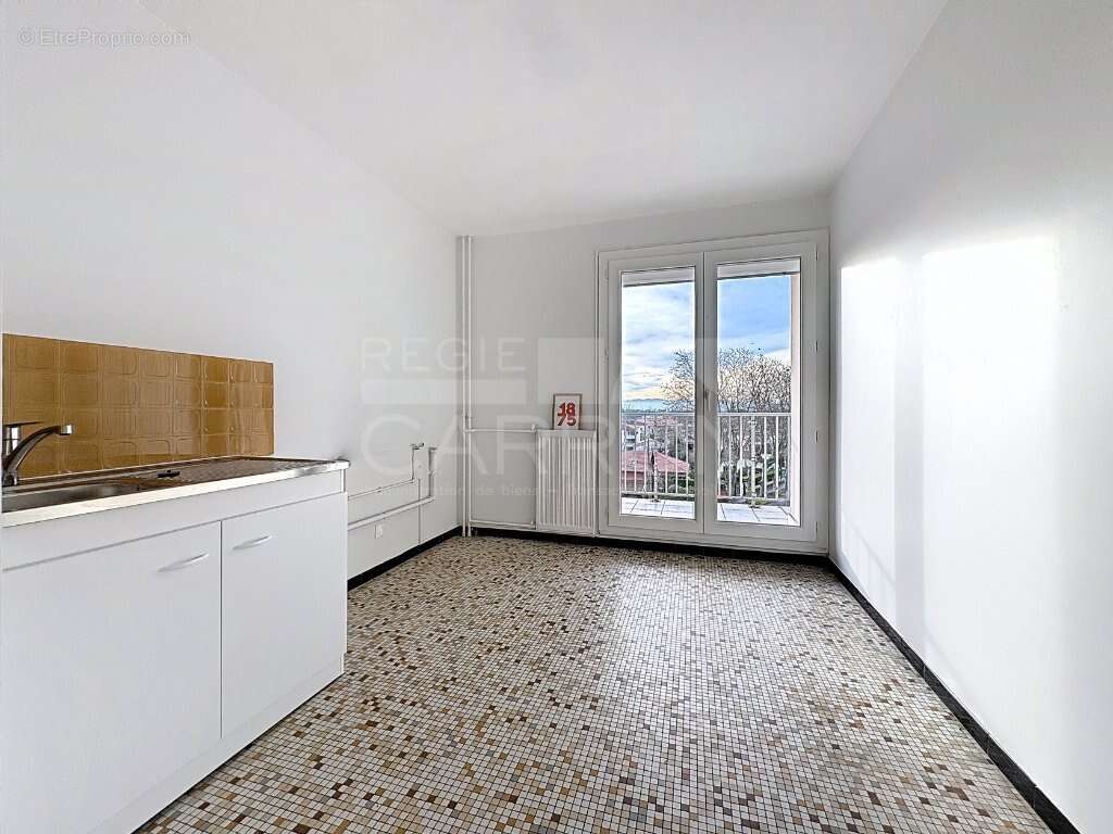 Appartement à RILLIEUX-LA-PAPE