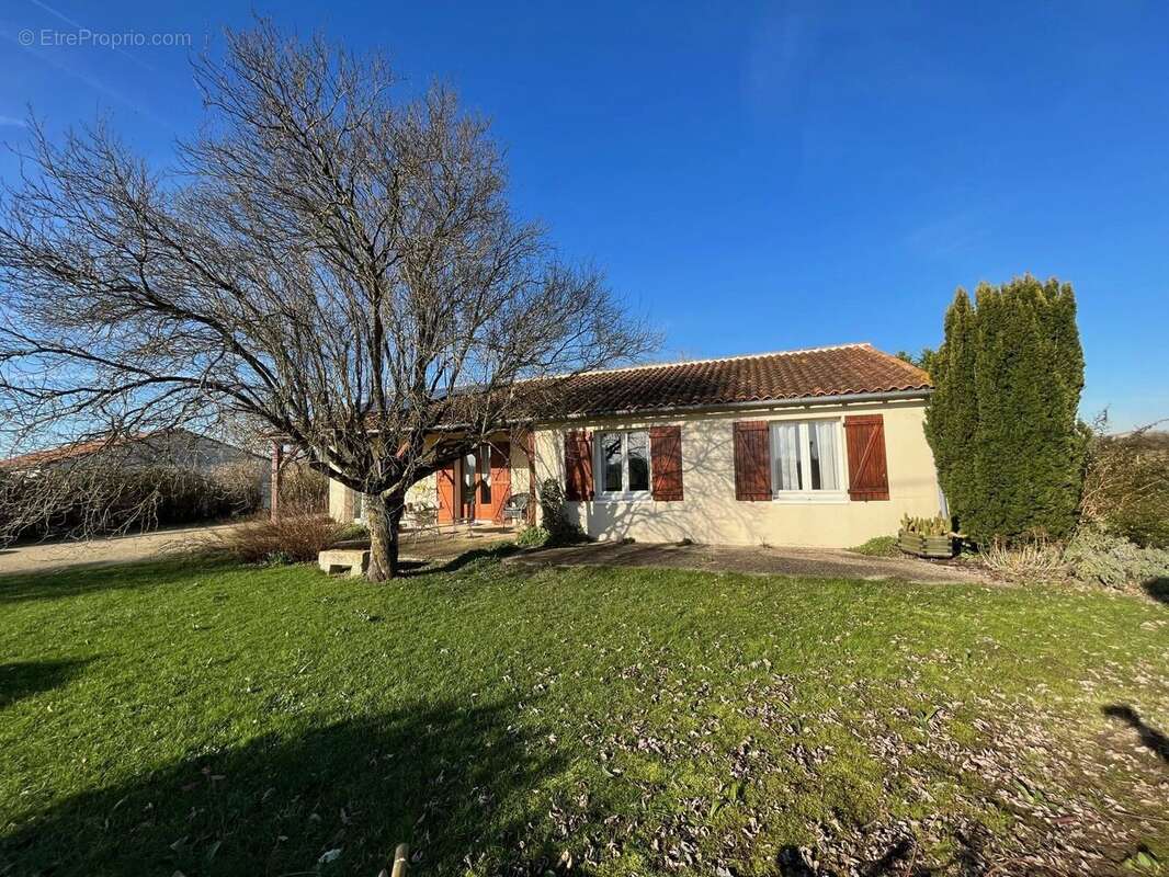 Maison à SAINT-HILAIRE-LA-PALUD