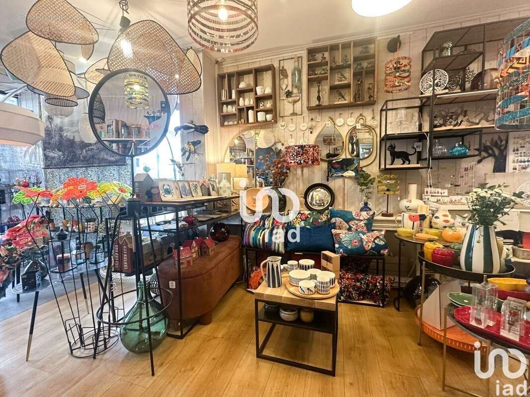 Photo 4 - Commerce à LES CLAYES-SOUS-BOIS