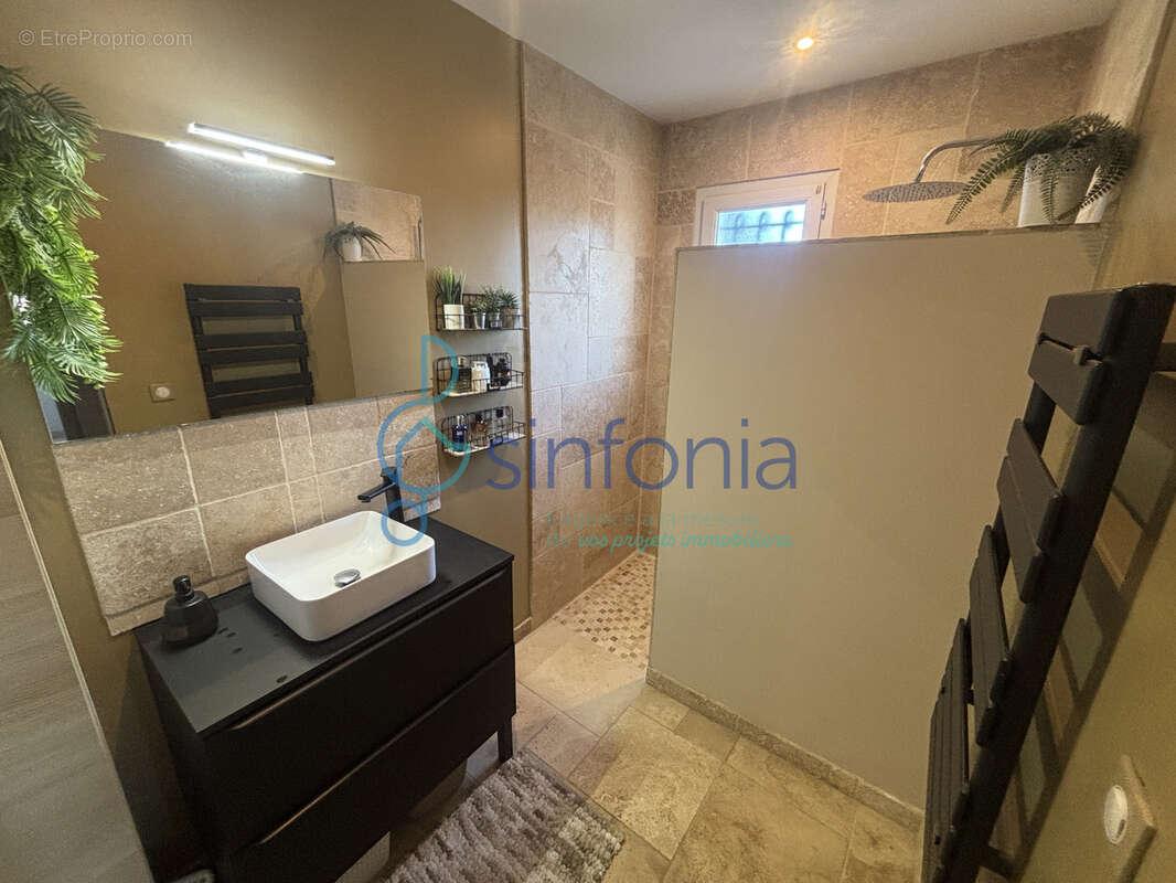 Maison à GALLARGUES-LE-MONTUEUX