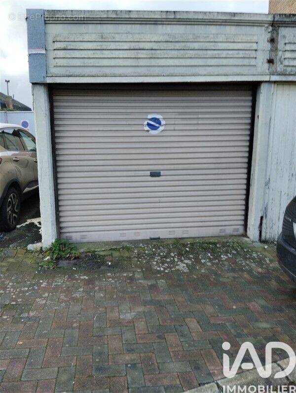 Photo 1 - Parking à CAUDRY