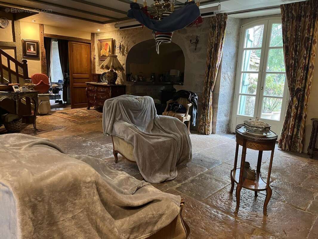 Maison - Salon + Souillarde - Maison à LIVERNON