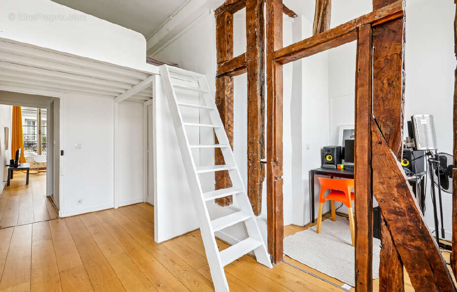Appartement à PARIS-1E
