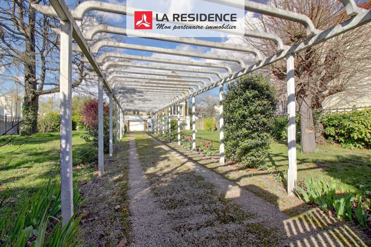 Maison 182 m² à Poissy  - photo 7
