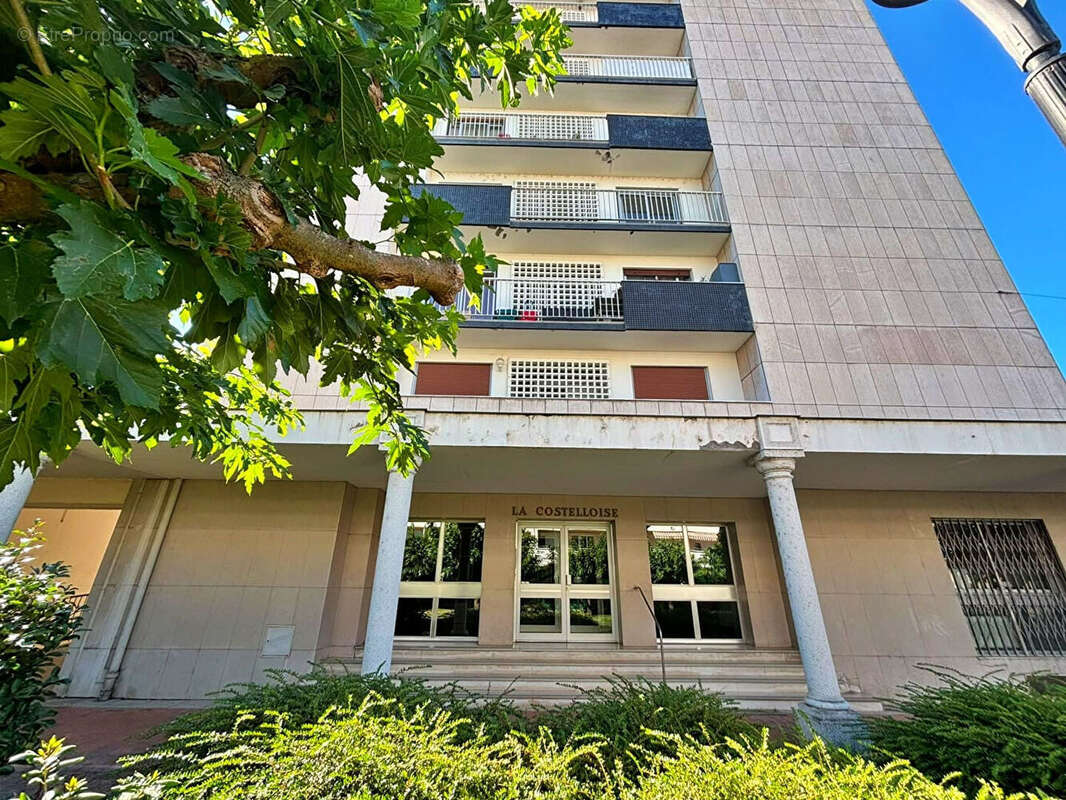 Appartement t4 91 m² le coteau - photo 6