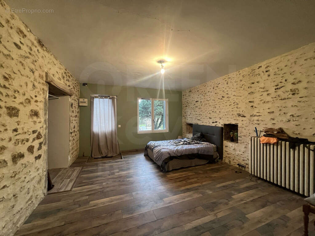 Maison à SAINT-AMAND-EN-PUISAYE