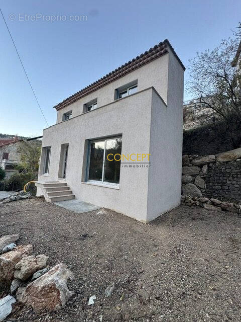 Maison à PEILLE