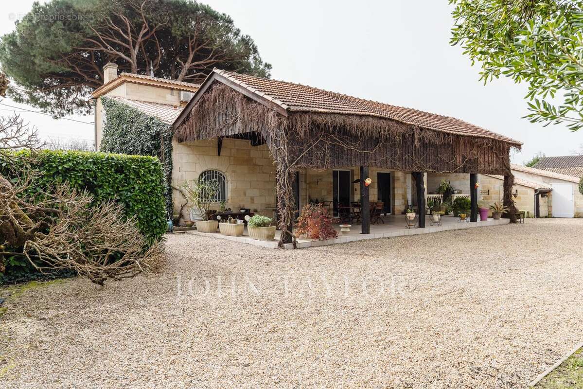 Maison à IZON