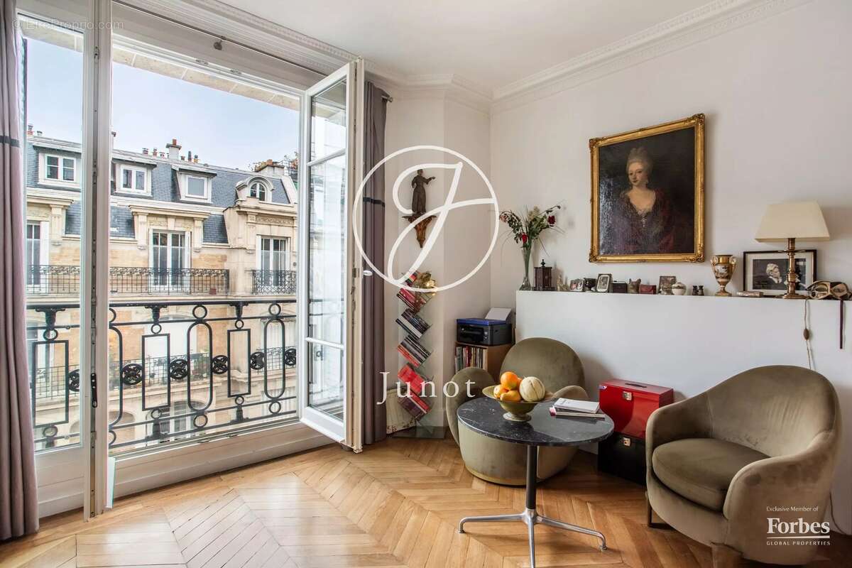 Appartement à PARIS-17E