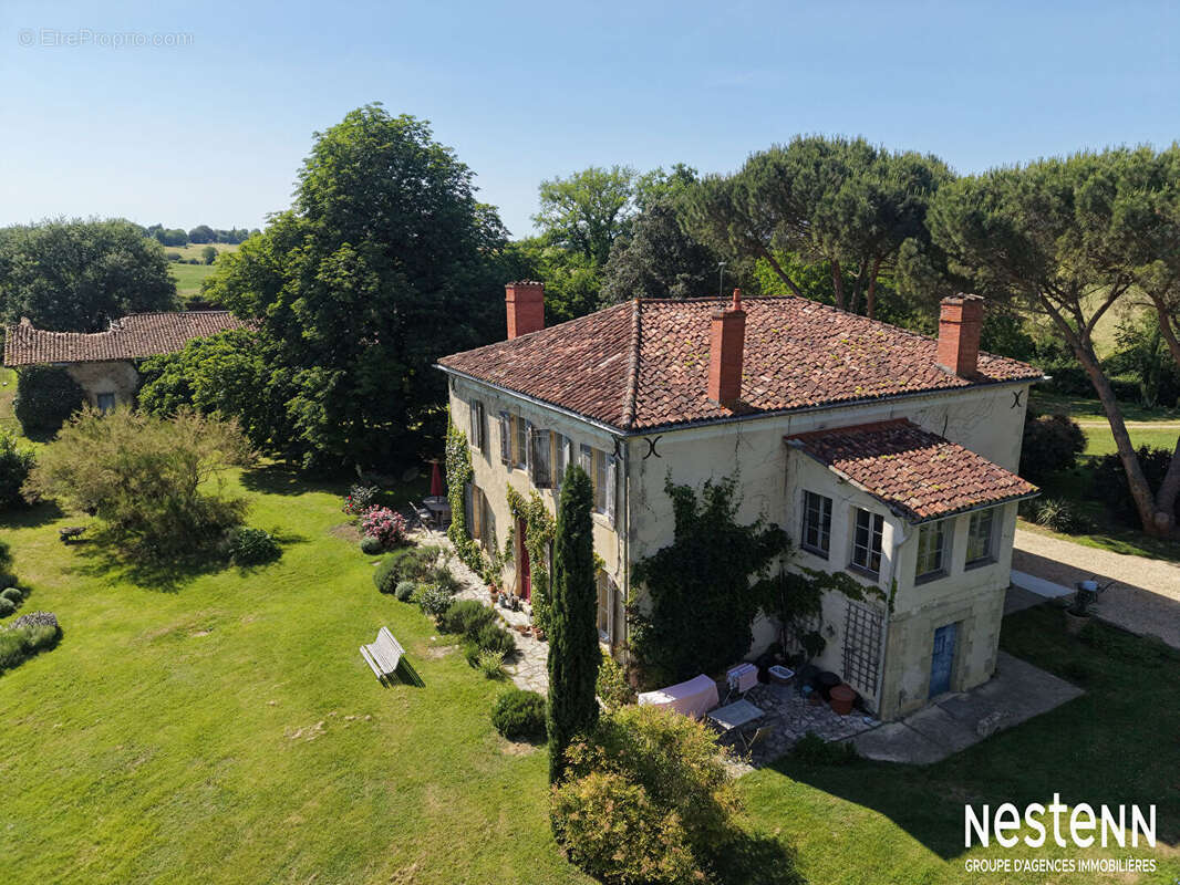 Maison à VIC-FEZENSAC