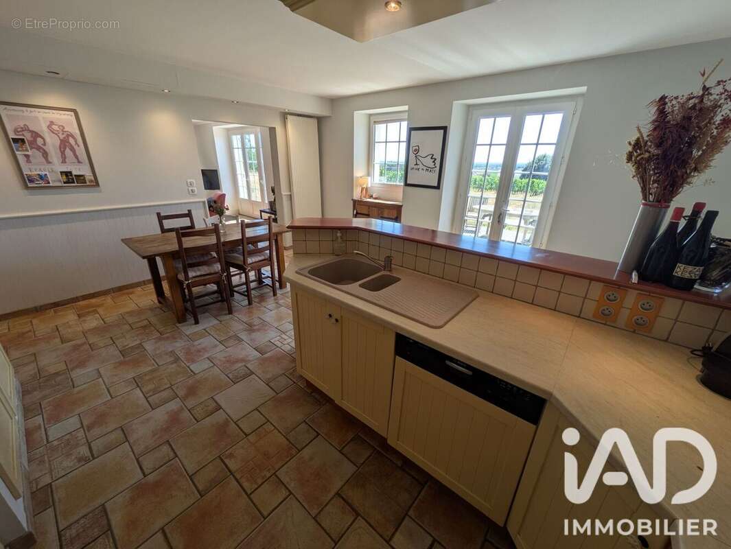 Maison 167 m² à Saint-Nicolas-De-Bourgueil  - photo 9