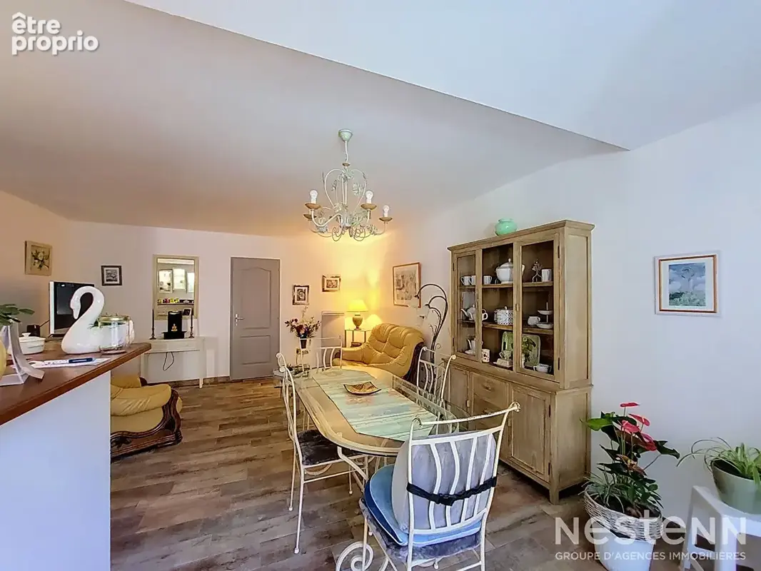 À vendre Maison de village en pierre de 216 m² avec deux appartements, cour, et garages - photo 19