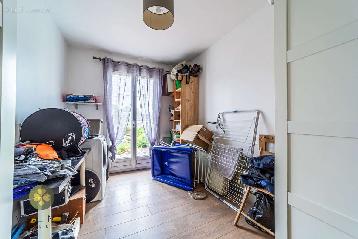 Maison à LA QUEUE-LES-YVELINES
