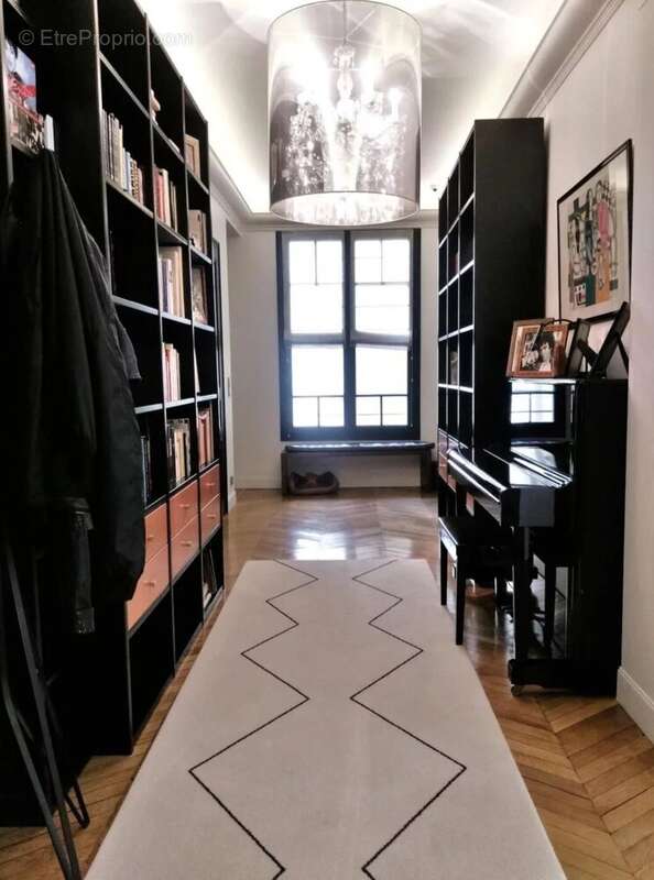 Appartement à NEUILLY-SUR-SEINE