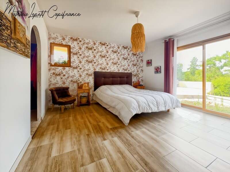À vendre Maison T9 familiale contemporaine de 313 m² – Construction traditionnelle de 2011 – 7 chambres – Terrain clos de 2 874  - photo 5