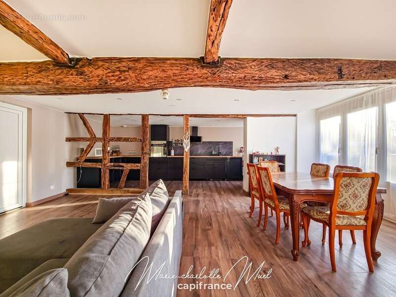 Maison à BAGE-LE-CHATEL