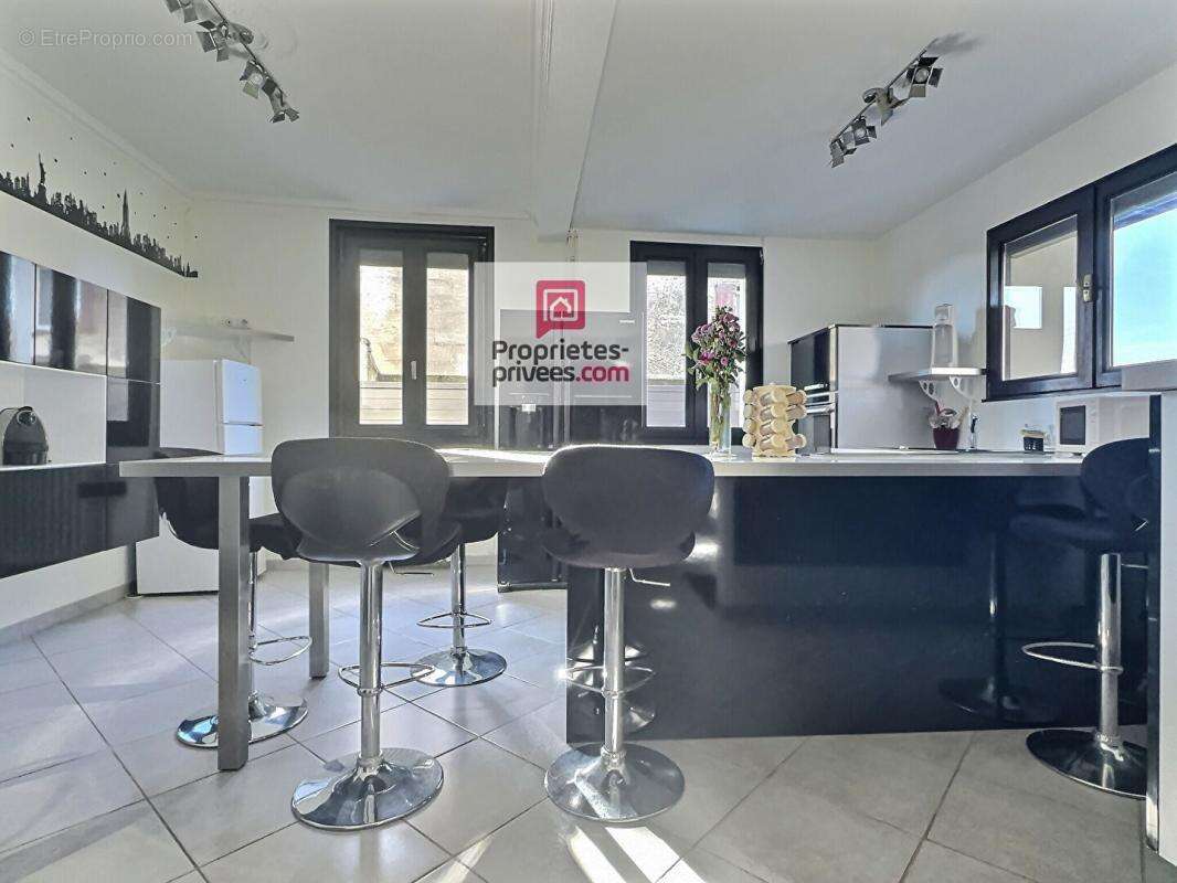 DEPT 33 - IZON - Maison 6 pièces 177 m2 avec jardin paysagé 1498m2 et piscine chauffée - photo 3