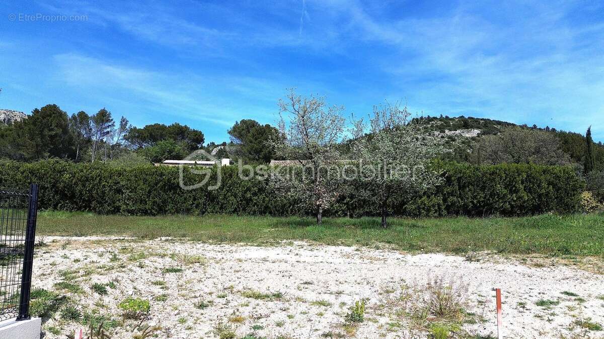 A vendre terrain constructible et viabilisé de 567 m2  , au pied du Luberon , très au calme , sur Mérindol - photo 5