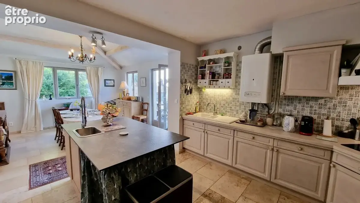 Belle Maison de 4 Chambres avec Piscine et Jardin sur tout le Pourtour - photo 9