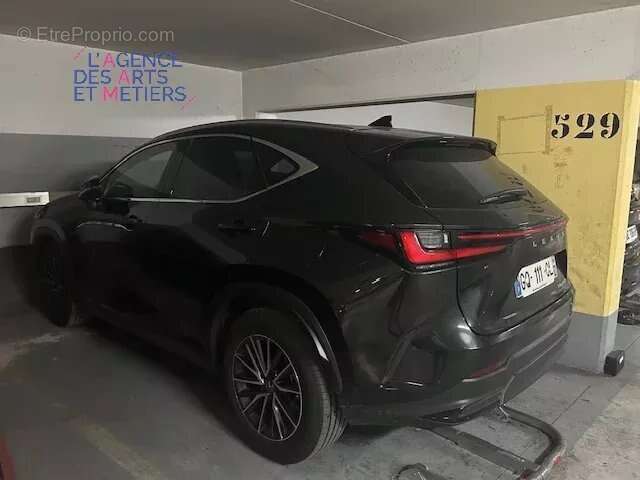 Parking à PARIS-3E