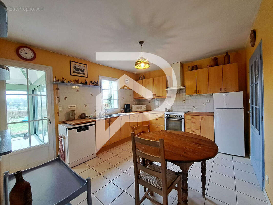 Maison à ONS-EN-BRAY