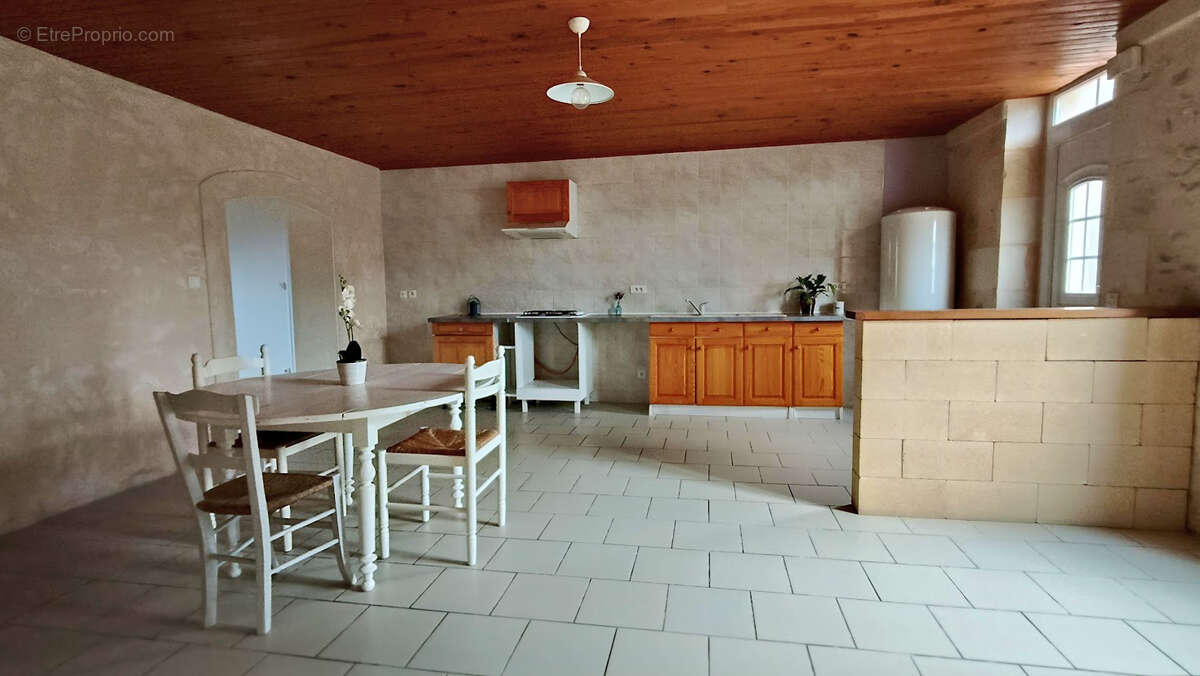 Maison à SAINT-CIERS-SUR-GIRONDE