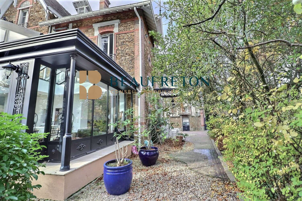 Maison à SAINT-MAUR-DES-FOSSES